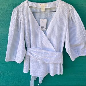 WHITE SEERSUCKER WRAP SURPLICE PUFF SLEEVE BLOUSE TOP SIZE SMALL NWT